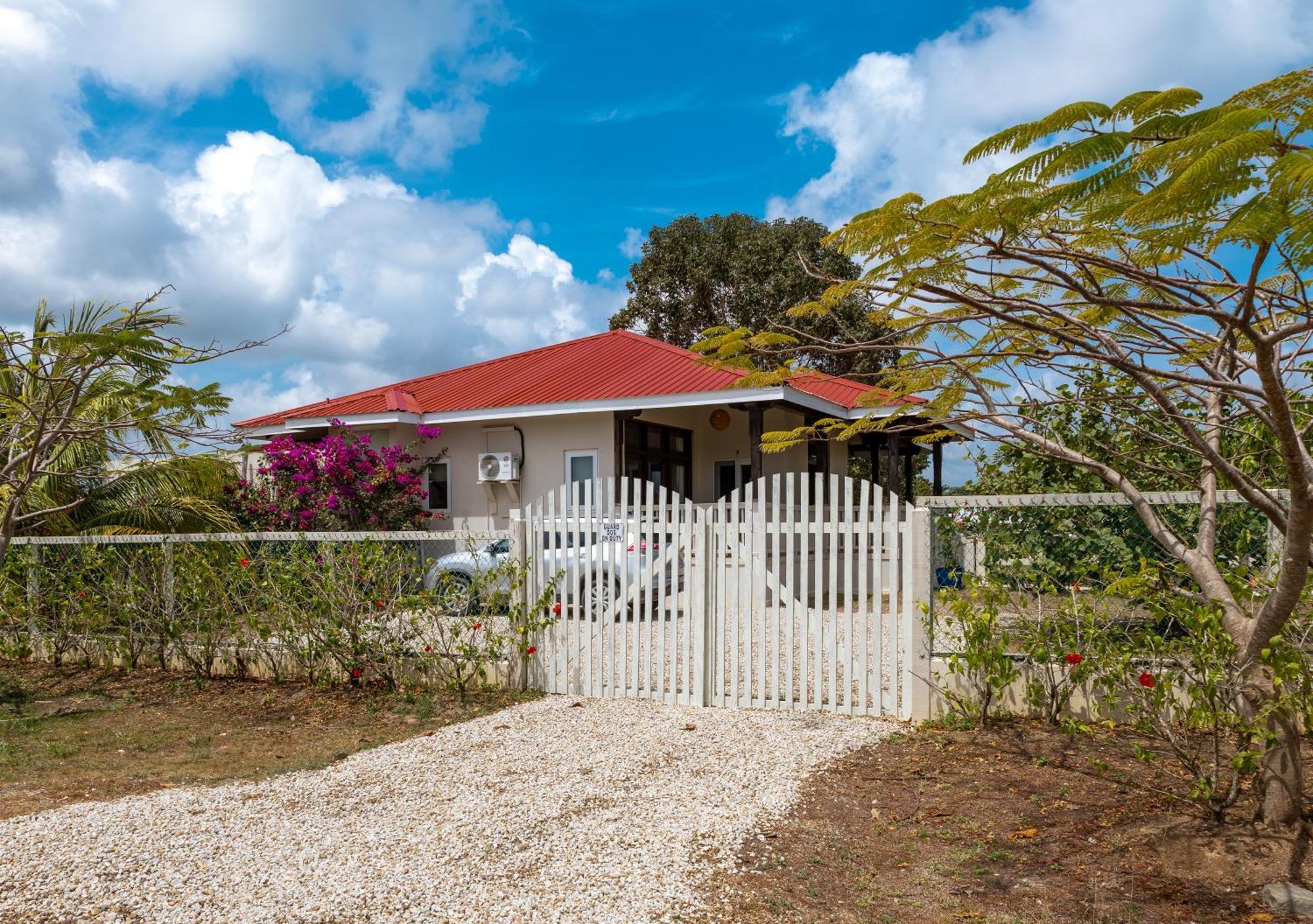 Almond Beach Resort At Jaguar Reef Hopkins Exterior foto